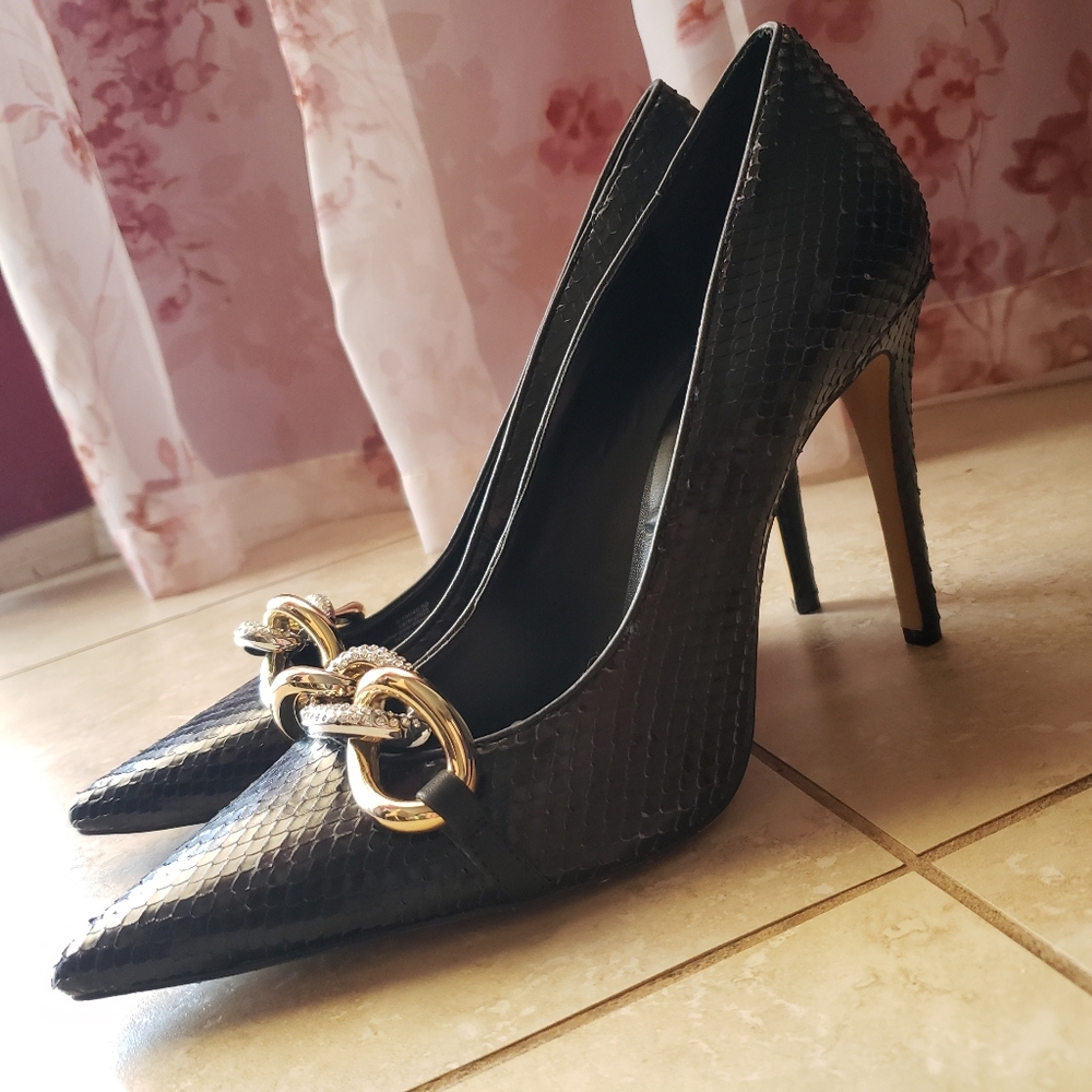 Karl Lagerfeld Pointy Pumps📍